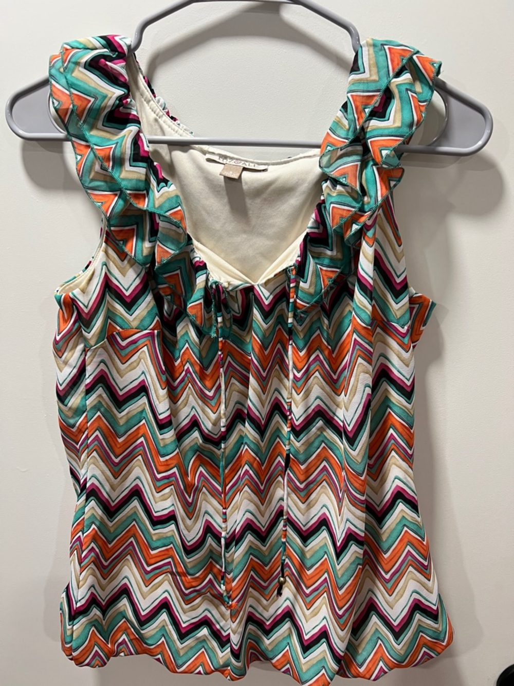 Ruffled V-Neck Zigzag Camisole in Multi-Color